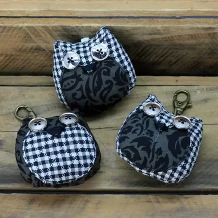 Never Die: Keyring Owl Black Small