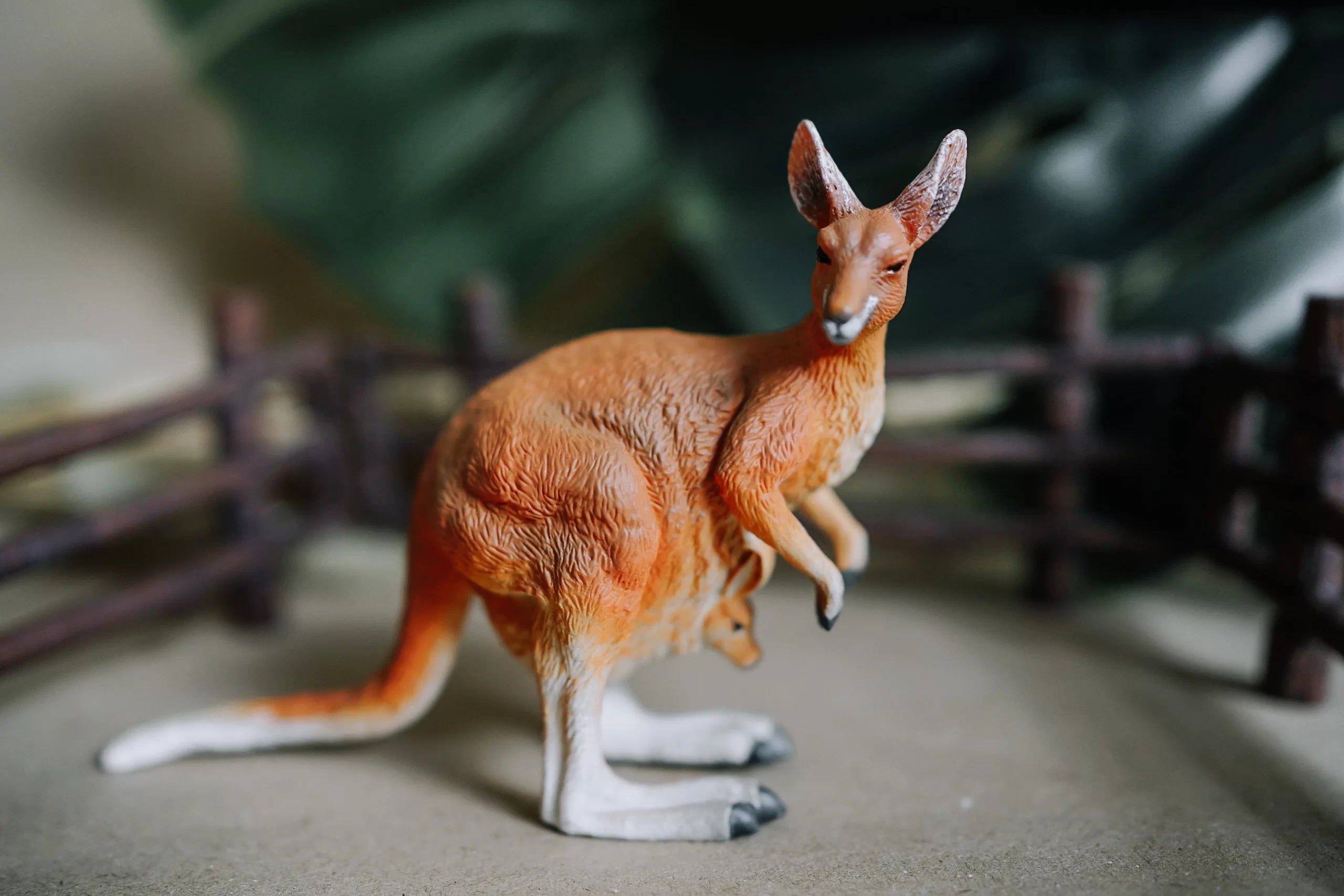 3mCOLLECTA-RED-KANGAROO-FEMALE-w-JOEY-L